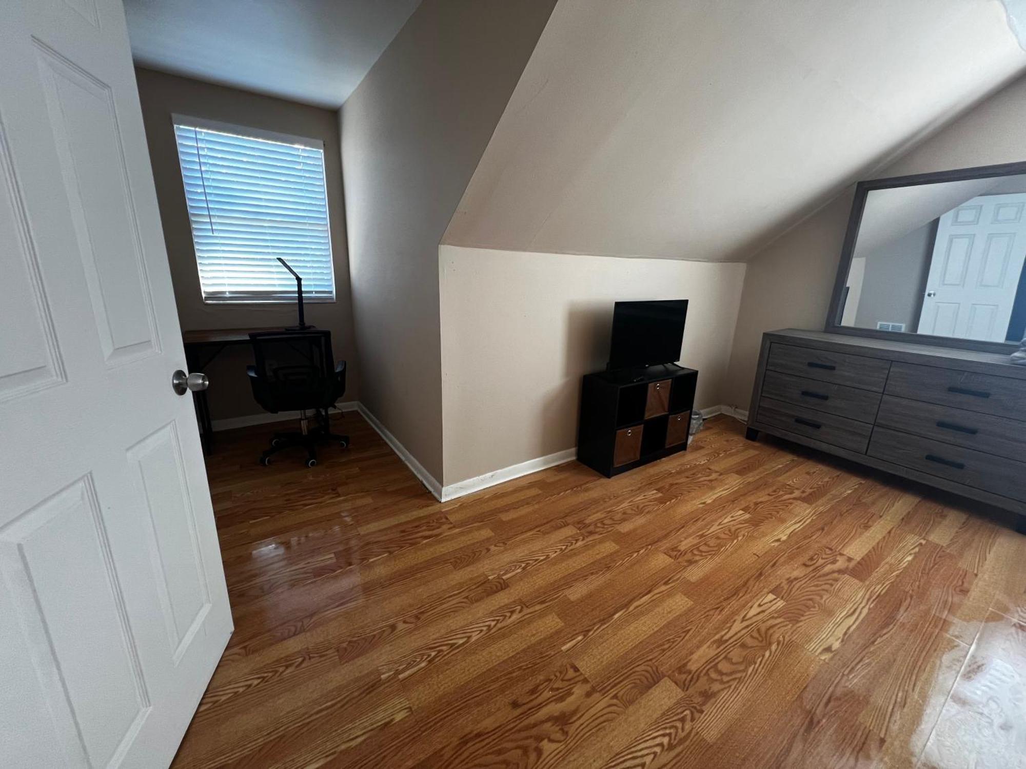 Spacious 3 Bedroom Ewing Home -Quiet Трентон Экстерьер фото